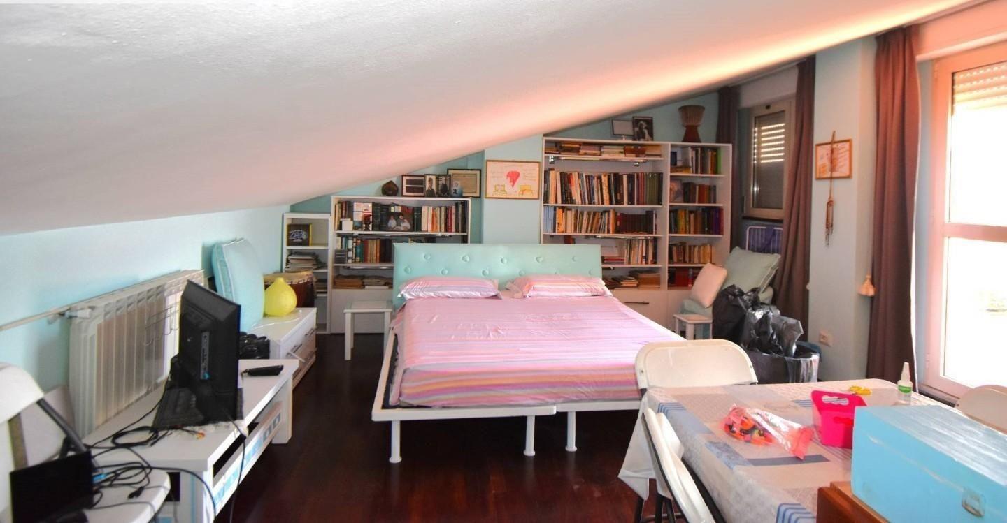 Immagine 27 di Mansarda in vendita  a Viareggio