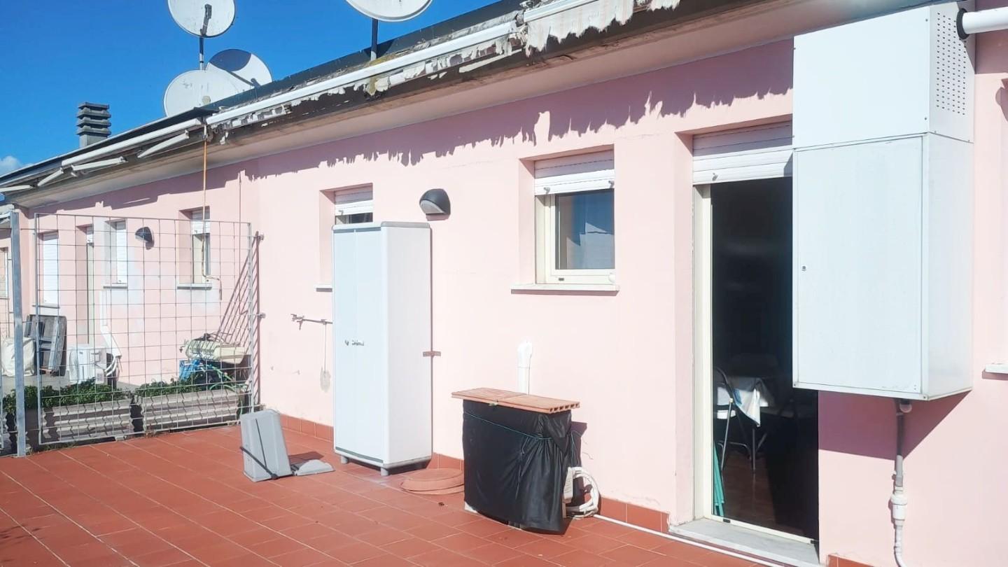 Immagine 40 di Mansarda in vendita  a Viareggio