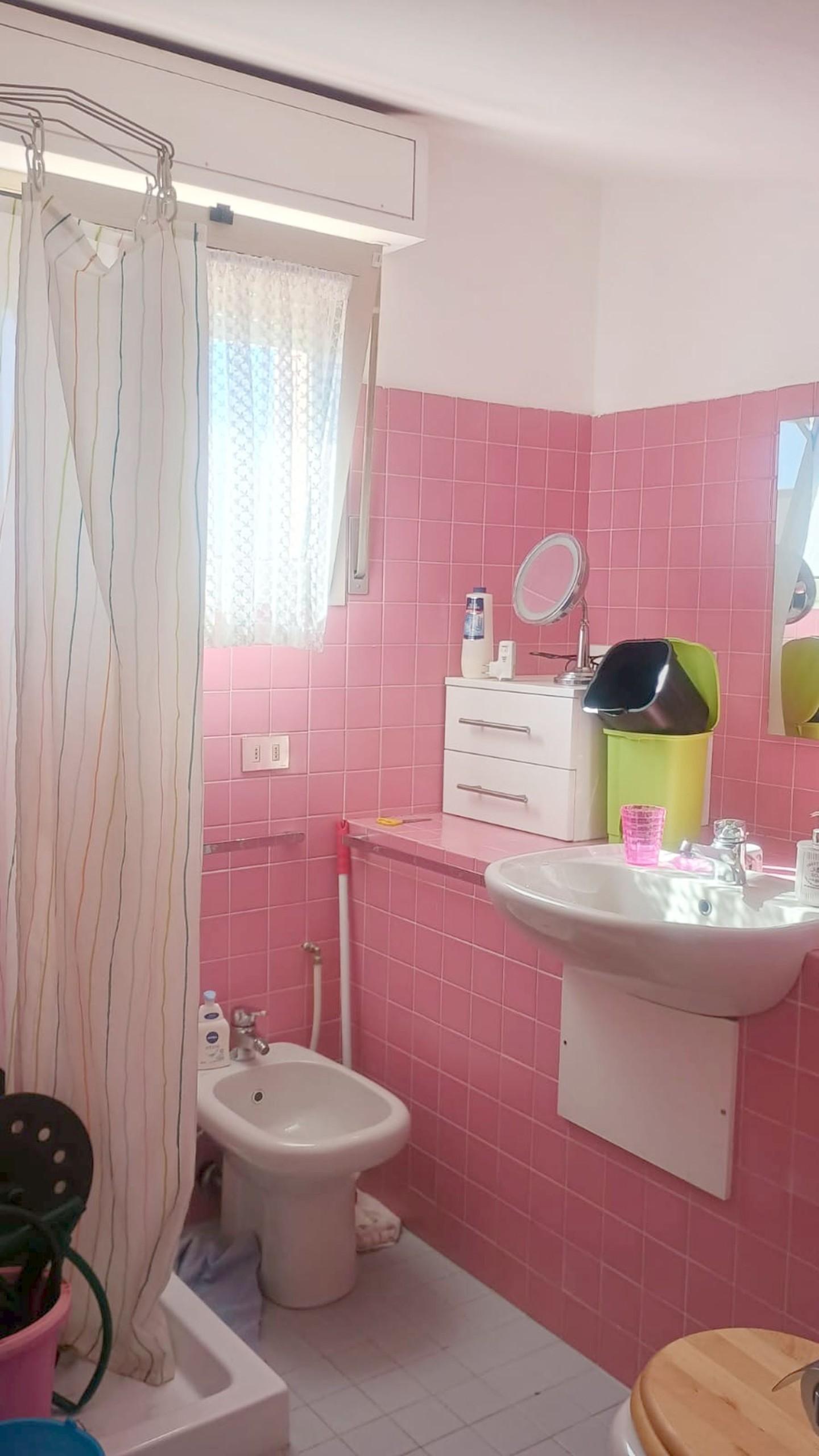 Immagine 36 di Mansarda in vendita  a Viareggio