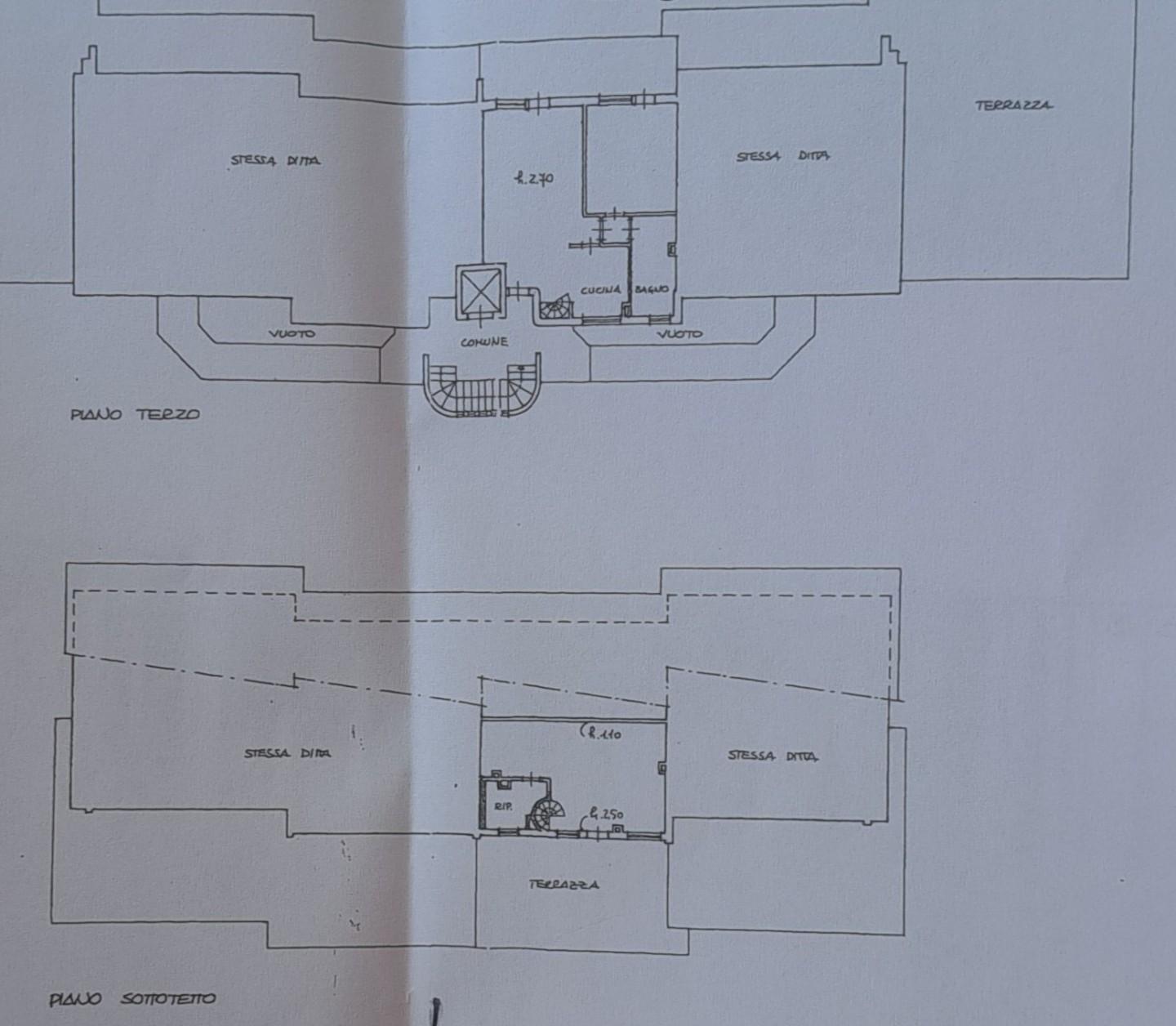 Immagine 41 di Mansarda in vendita  a Viareggio