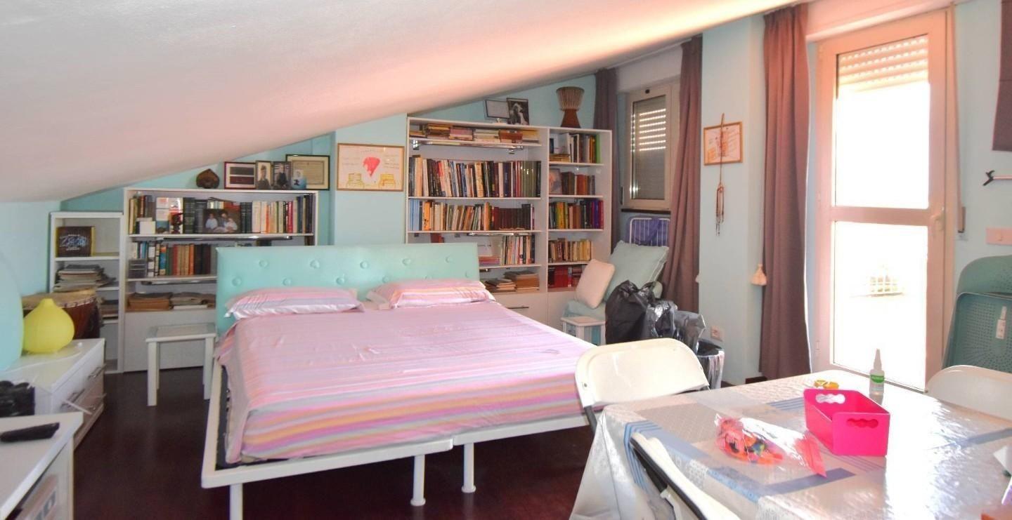 Immagine 28 di Mansarda in vendita  a Viareggio