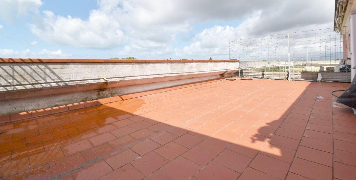 Immagine 37 di Mansarda in vendita  a Viareggio