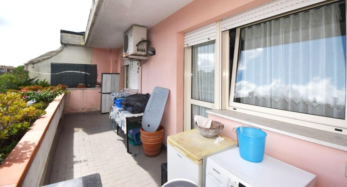 Immagine 8 di Mansarda in vendita  a Viareggio