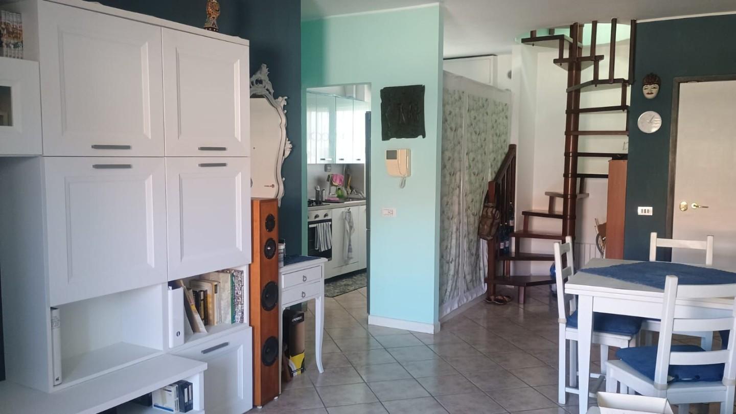 Immagine 7 di Mansarda in vendita  a Viareggio