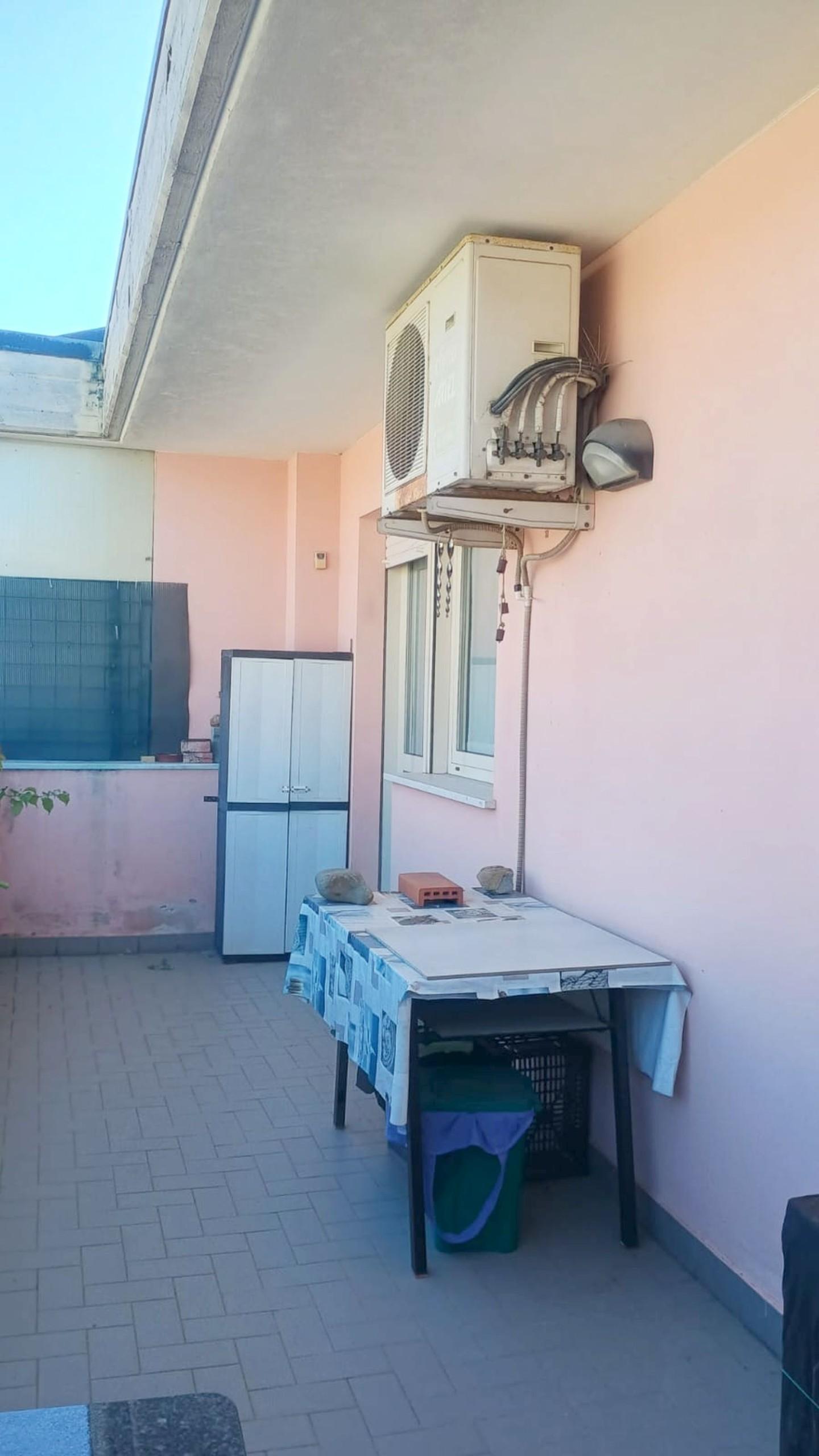 Immagine 11 di Mansarda in vendita  a Viareggio