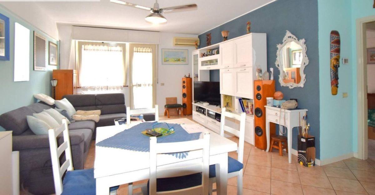 Immagine 2 di Mansarda in vendita  a Viareggio