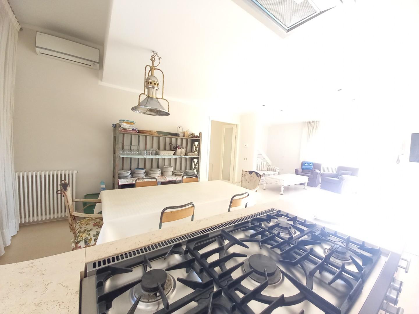 Immagine 3 di Appartamento in vendita  a Camaiore