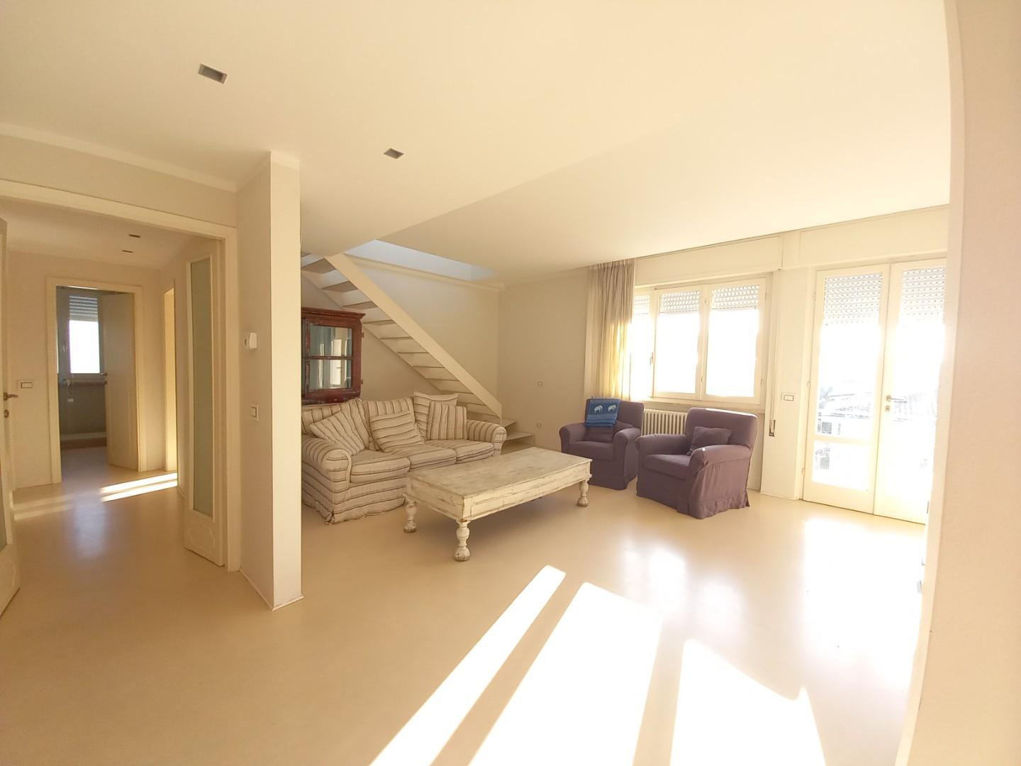 Immagine 1 di Appartamento in vendita  a Camaiore