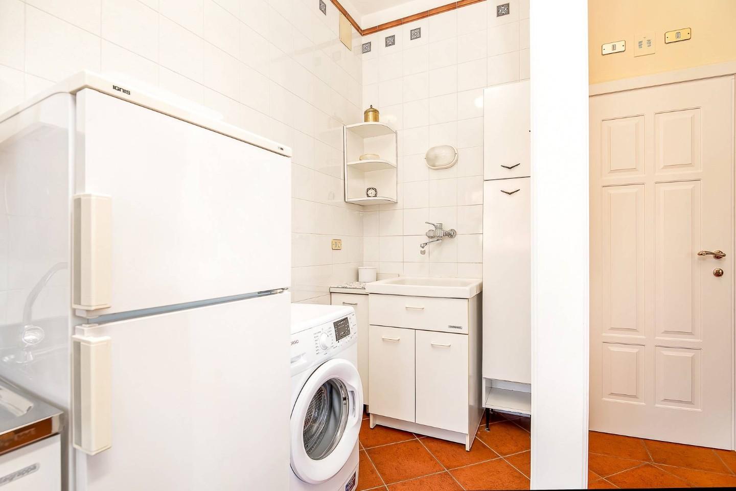 Immagine 6 di Appartamento in vendita  a Camaiore