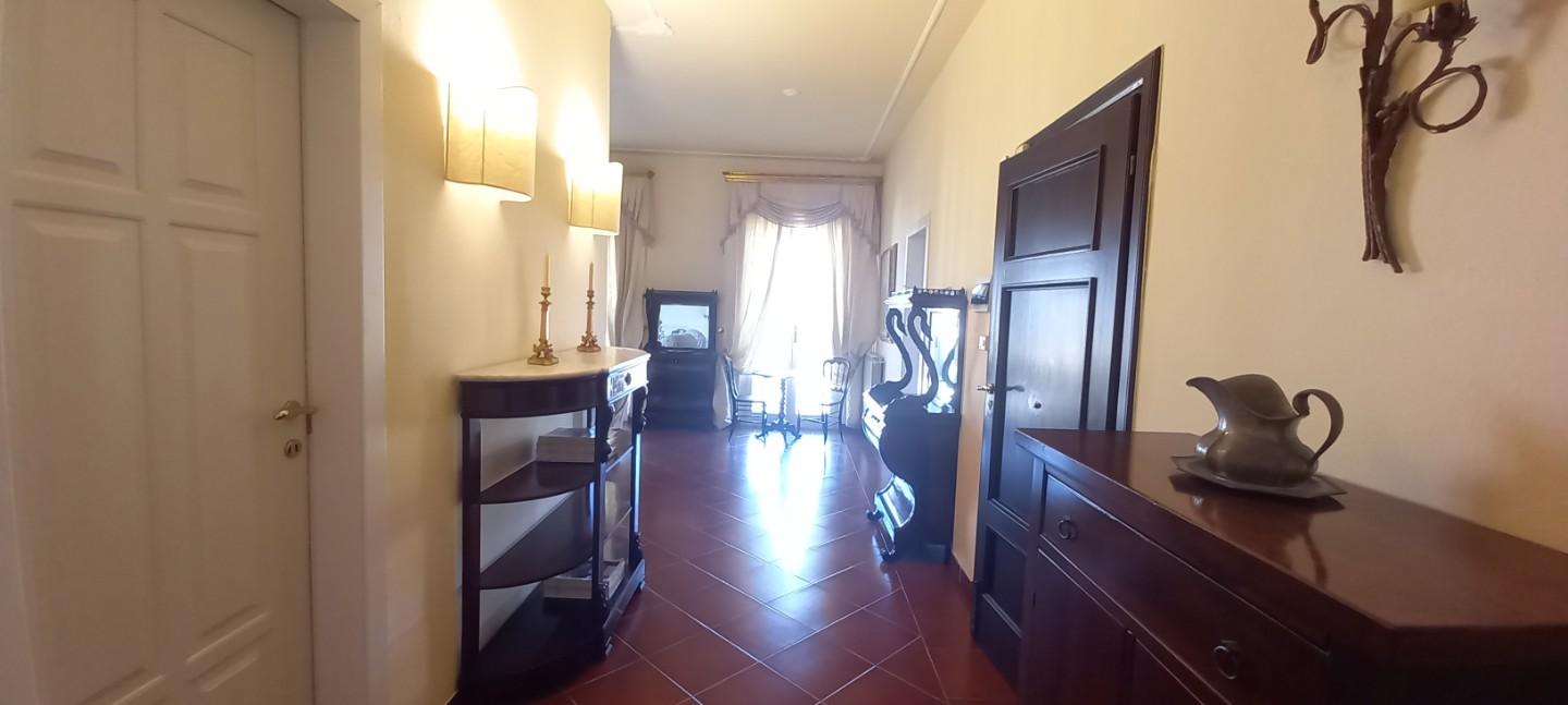 Immagine 19 di Appartamento in vendita  a Camaiore