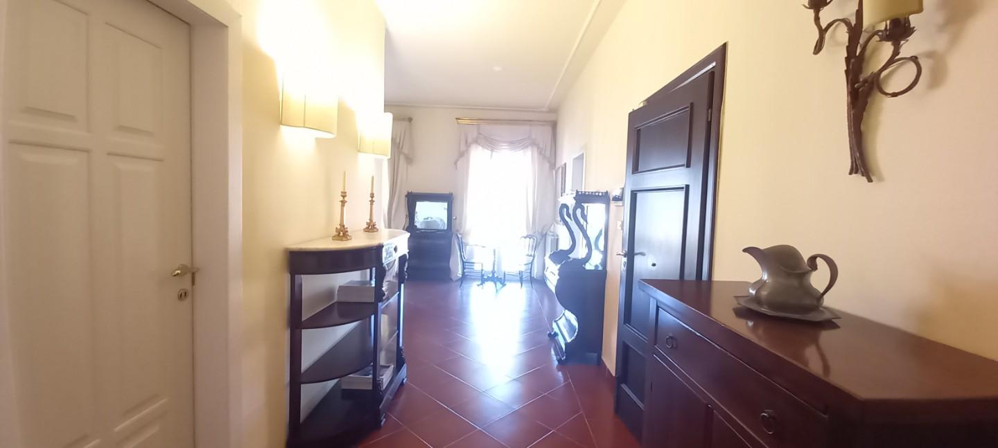 Immagine 17 di Appartamento in vendita  a Camaiore