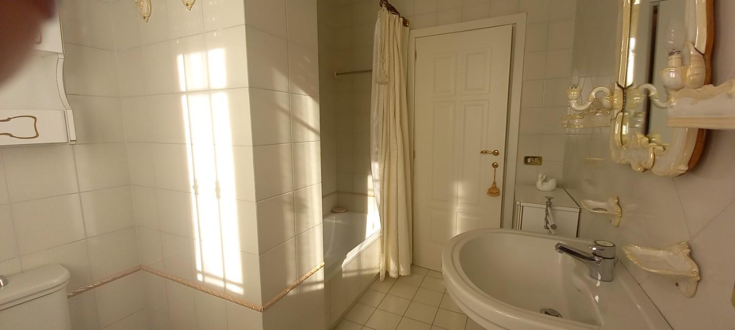 Immagine 25 di Appartamento in vendita  a Camaiore