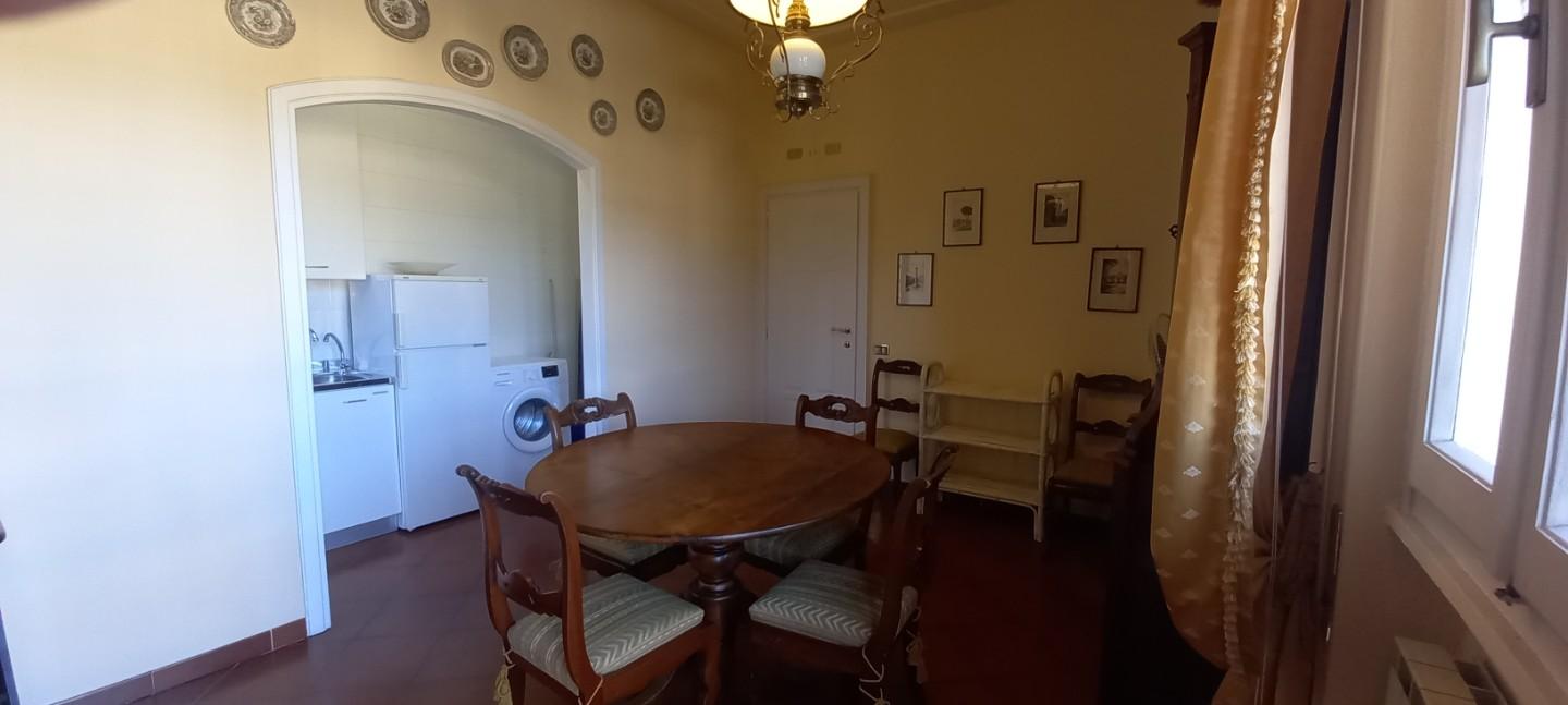 Immagine 21 di Appartamento in vendita  a Camaiore