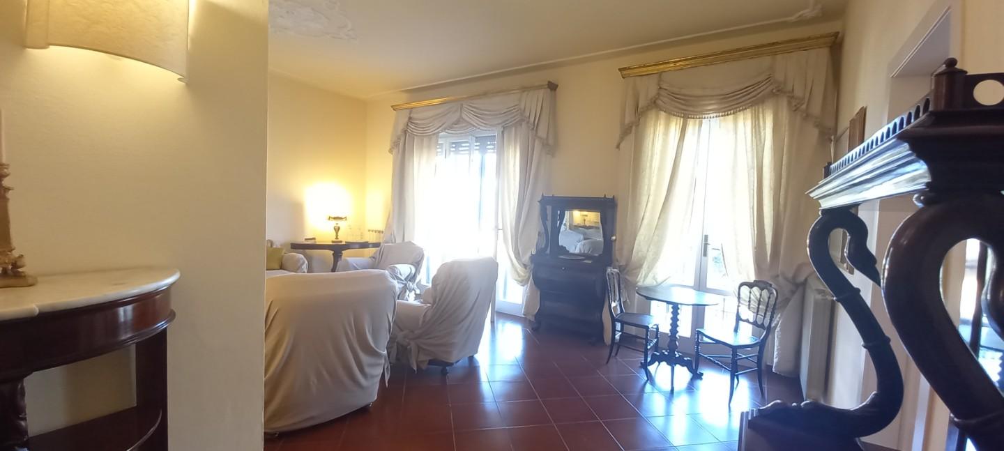 Immagine 13 di Appartamento in vendita  a Camaiore