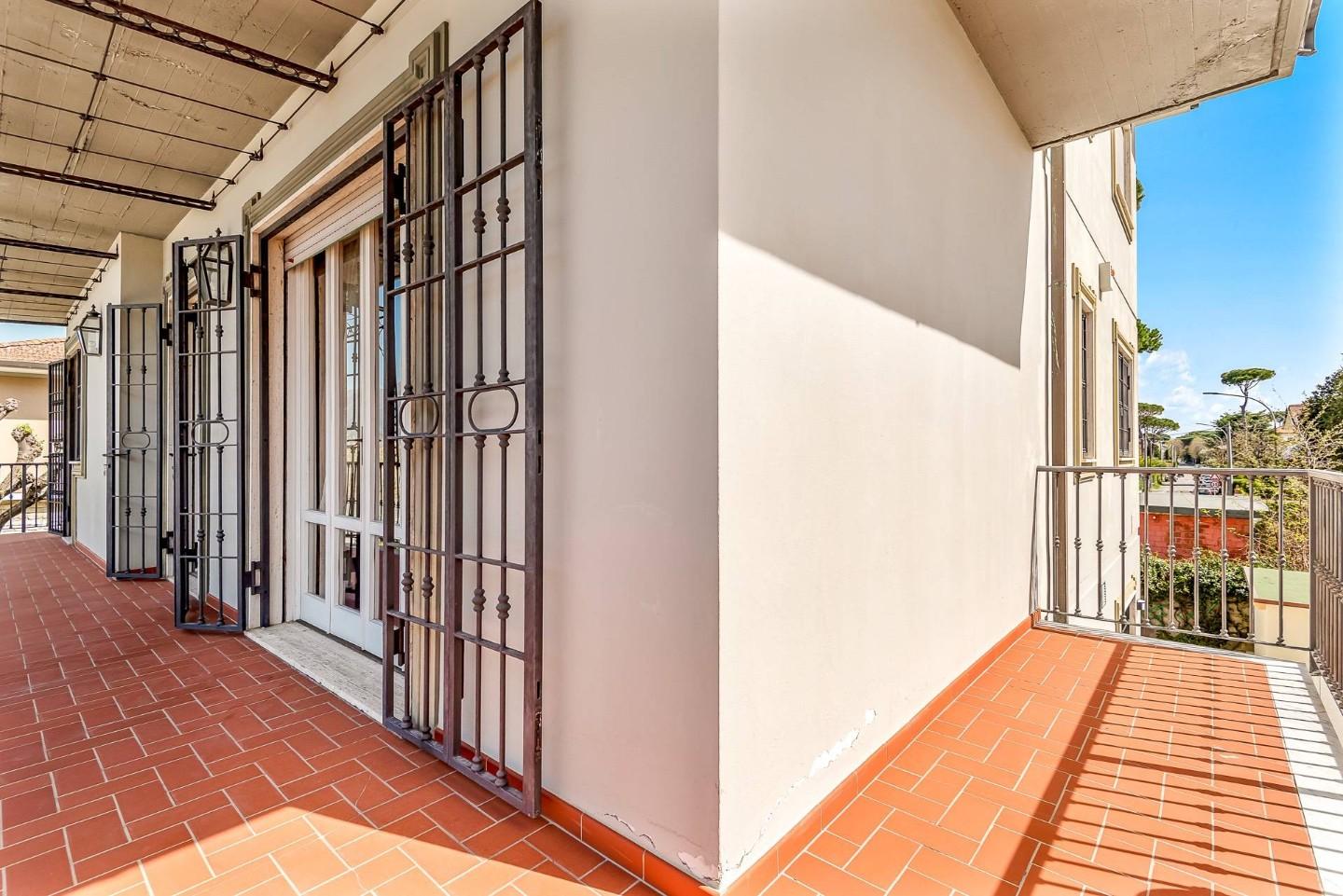 Immagine 10 di Appartamento in vendita  a Camaiore