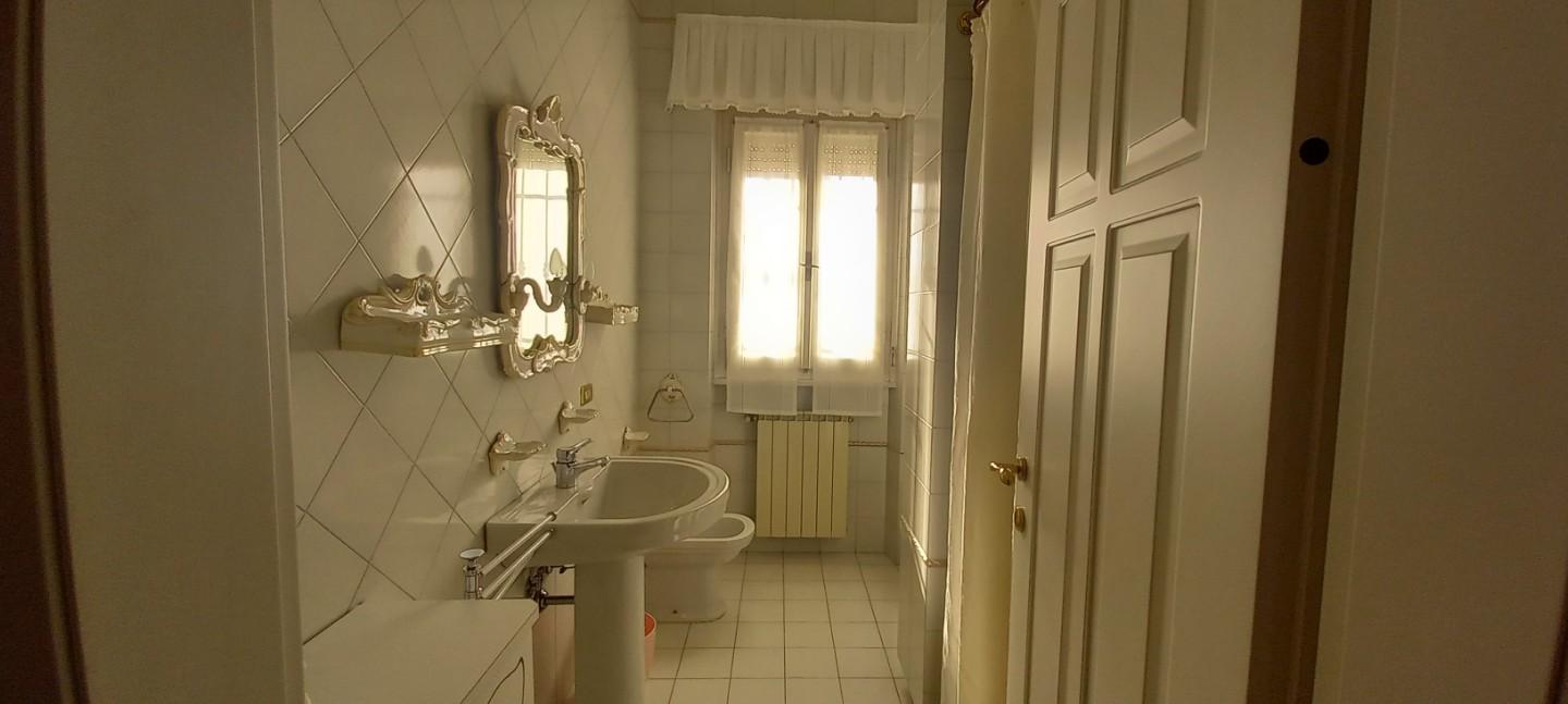 Immagine 24 di Appartamento in vendita  a Camaiore