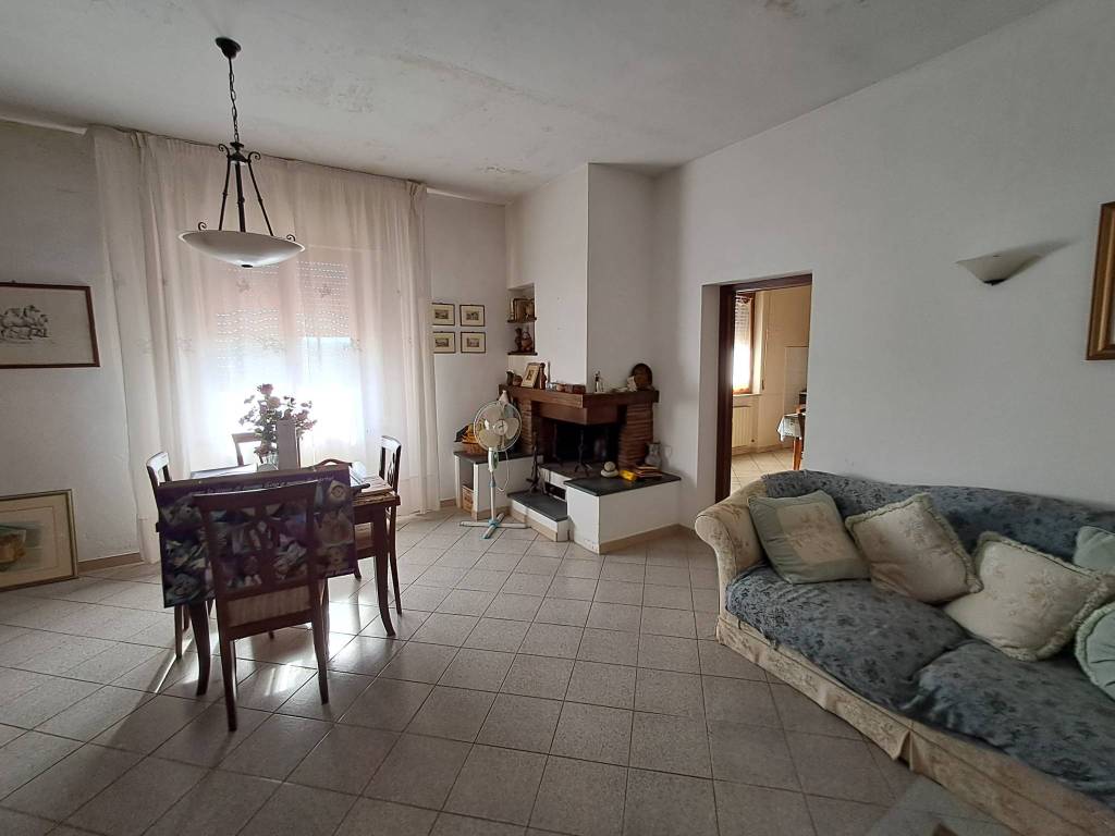 Immagine 3 di Casa indipendente in vendita  a Crespina Lorenzana