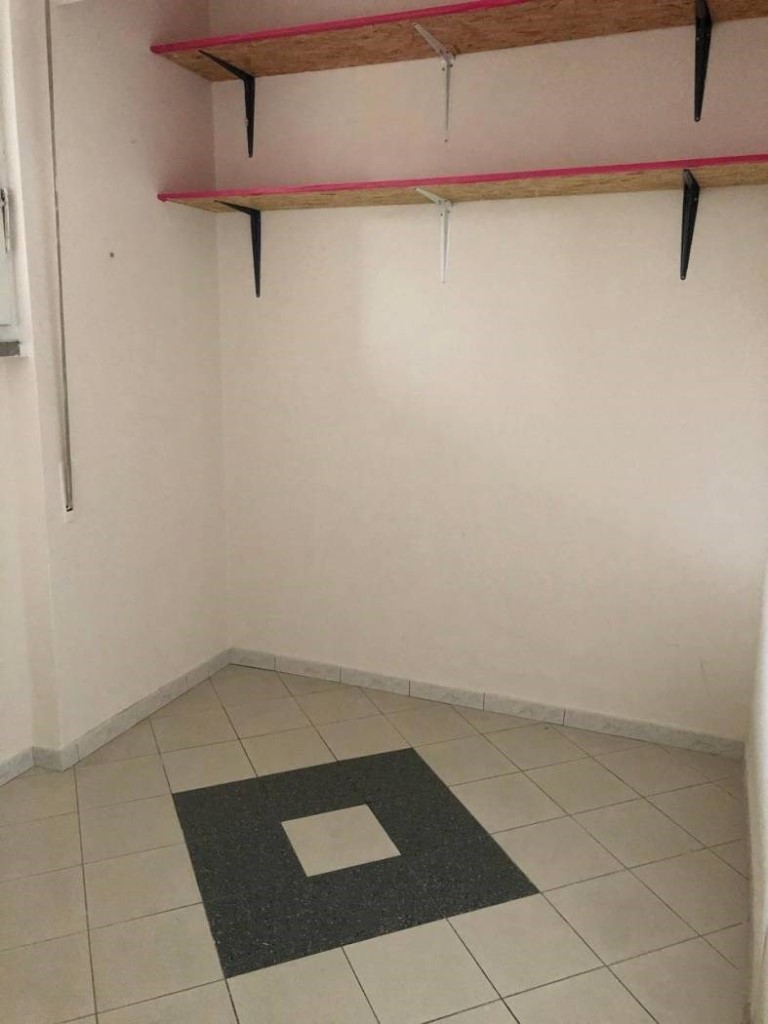 Immagine 3 di Negozio in affitto  a Massa