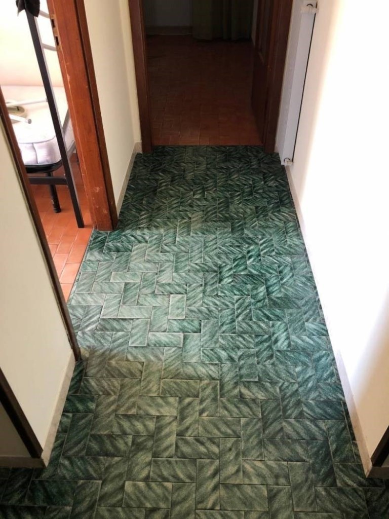 Immagine 6 di Appartamento in vendita  a Massa