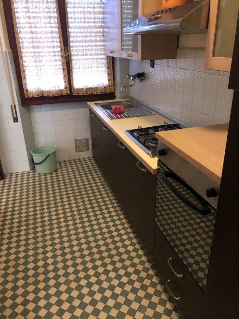 Immagine 4 di Appartamento in vendita  a Massa