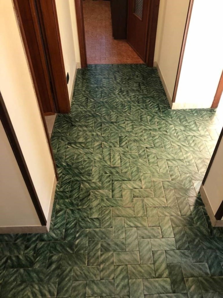 Immagine 5 di Appartamento in vendita  a Massa