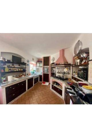 Immagine 19 di Villa in vendita  a Sarzana