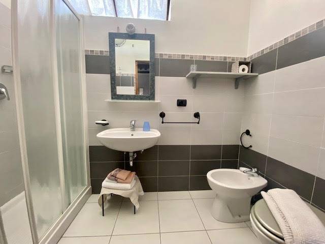 Immagine 14 di Villa in vendita  a Sarzana