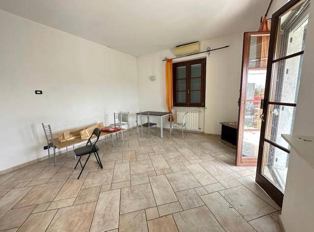 Immagine 2 di Casa bifamiliare in vendita  a Ortonovo