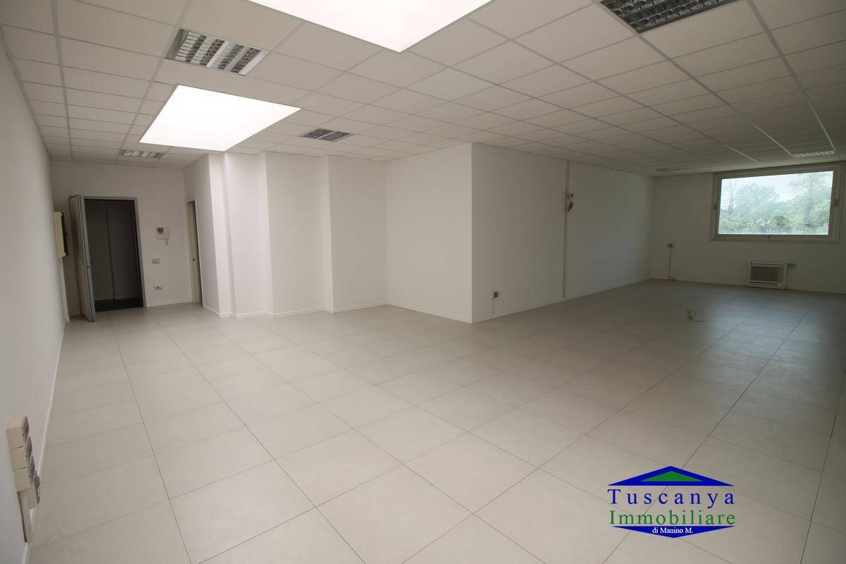 Immagine 1 di Ufficio in vendita  a Poggibonsi