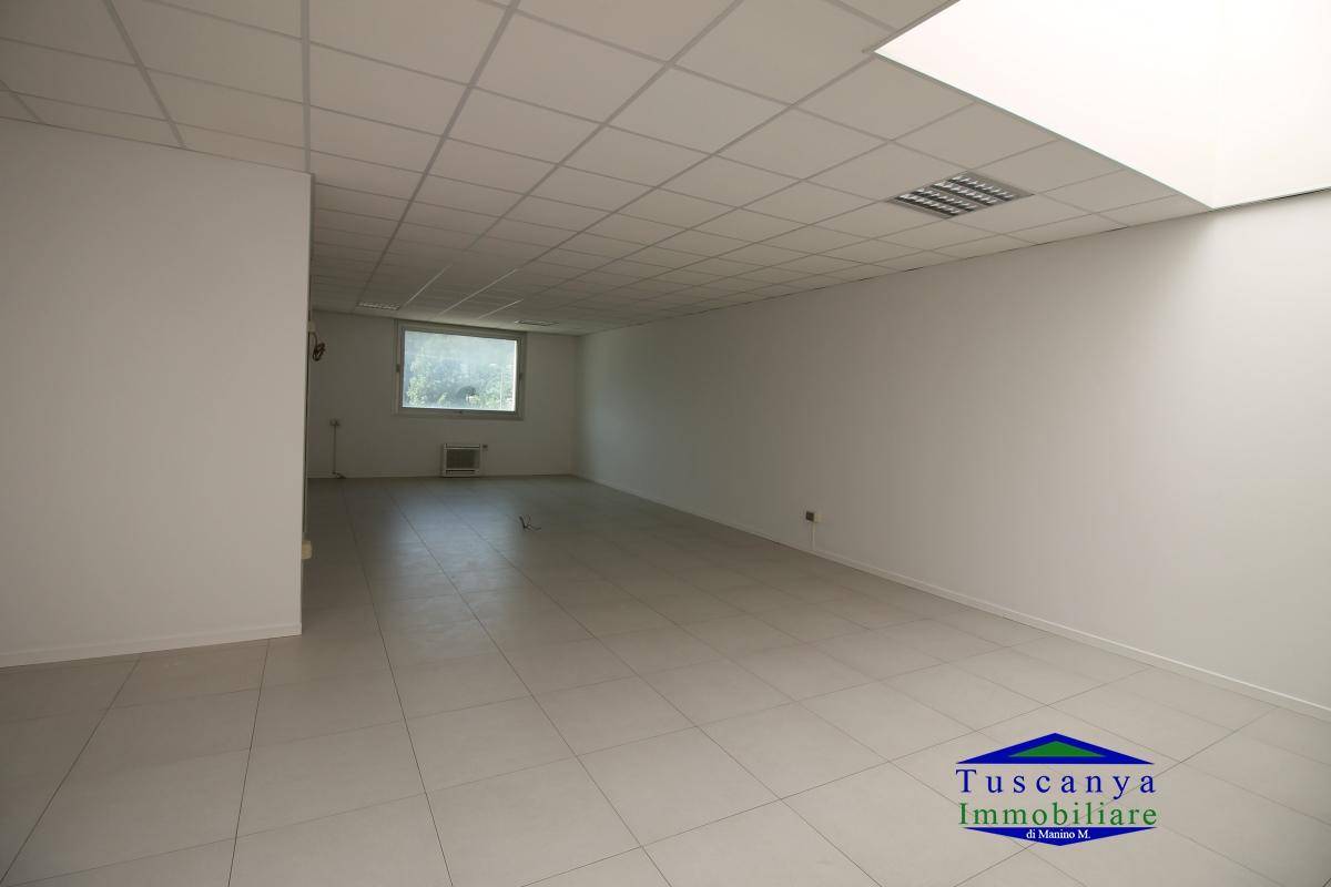 Immagine 2 di Ufficio in vendita  a Poggibonsi