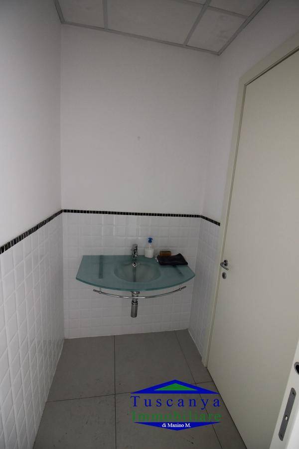 Immagine 3 di Ufficio in vendita  a Poggibonsi