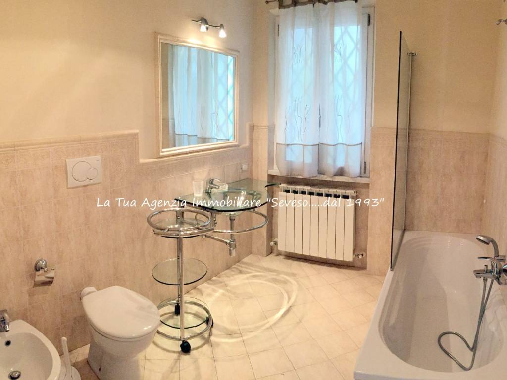 Immagine 9 di Casa quadrifamiliare in affitto  a Forte Dei Marmi