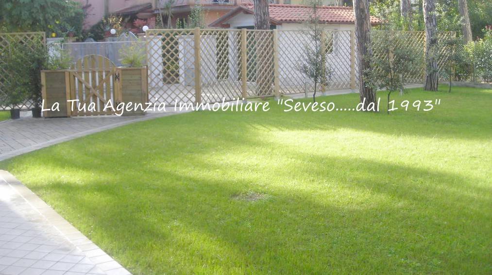 Immagine 11 di Casa quadrifamiliare in affitto  a Forte Dei Marmi