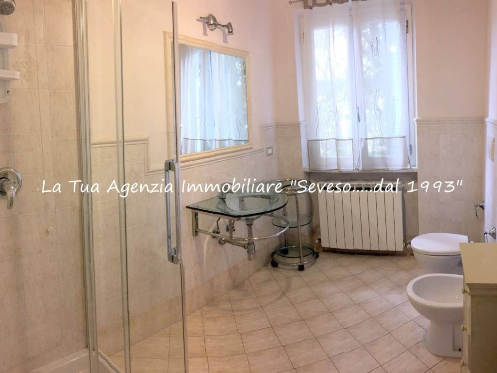 Immagine 10 di Casa quadrifamiliare in affitto  a Forte Dei Marmi