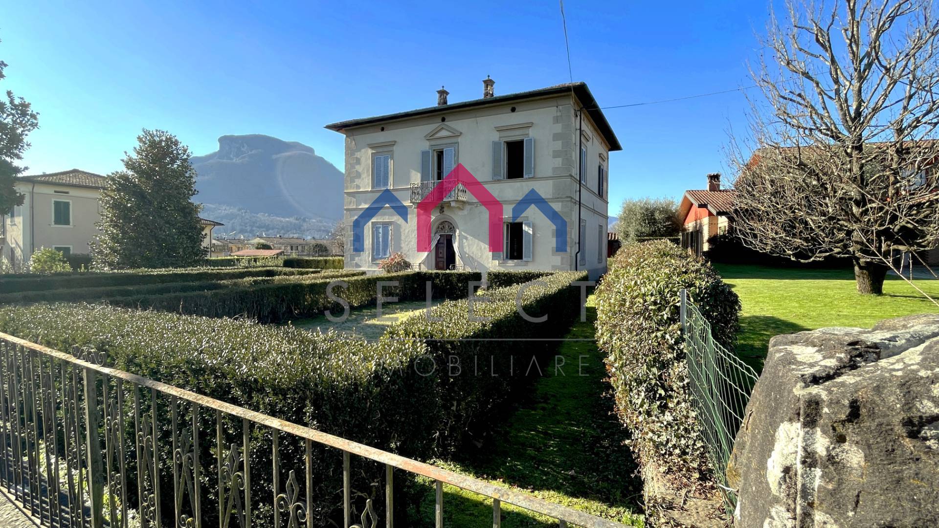 Immagine 2 di Villa in vendita  a Coreglia Antelminelli