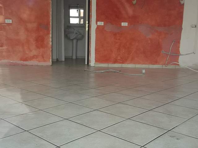 Immagine 2 di Locale commerciale in affitto  a Cascina