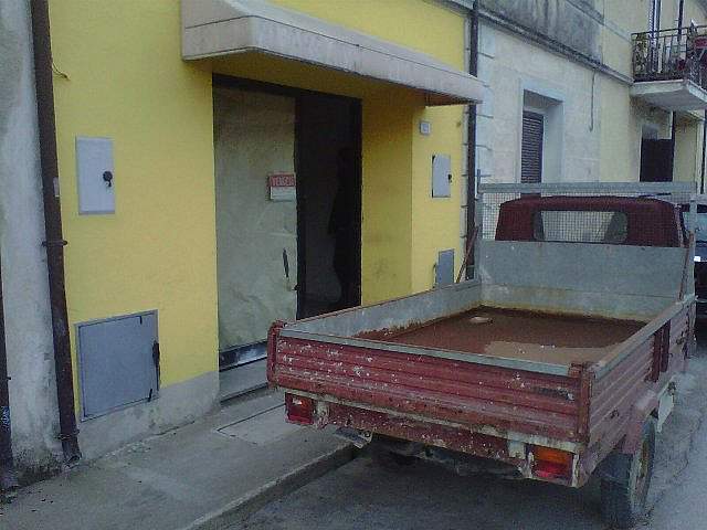 Immagine 1 di Locale commerciale in vendita  a Vecchiano