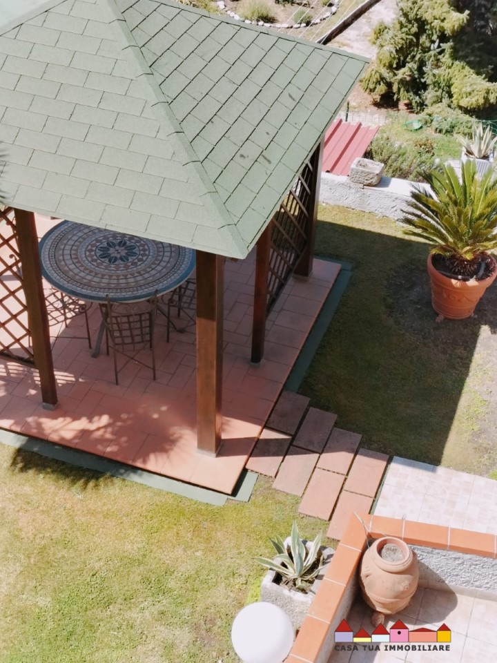 Immagine 3 di Villa in vendita  a Carrara