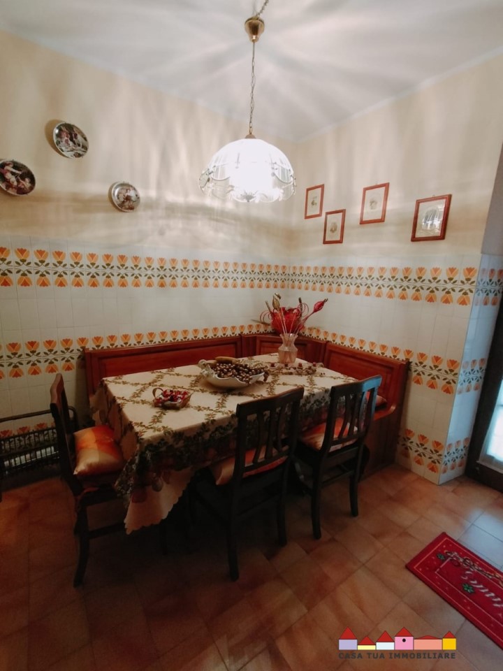 Immagine 20 di Villa in vendita  a Carrara