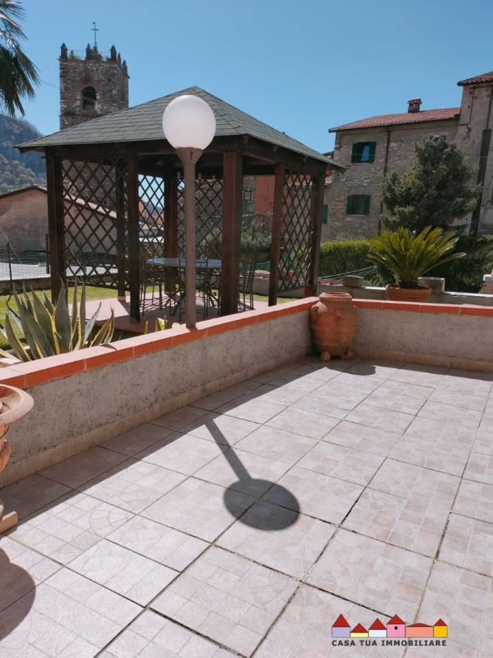 Immagine 13 di Villa in vendita  a Carrara