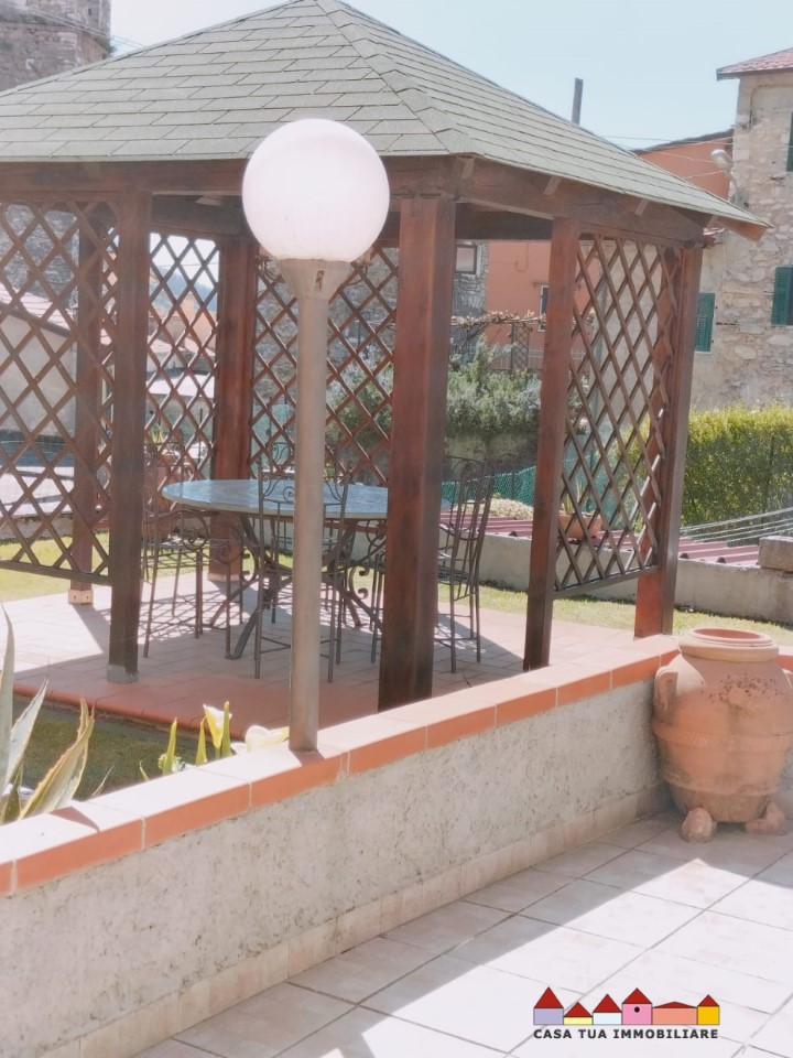 Immagine 11 di Villa in vendita  a Carrara