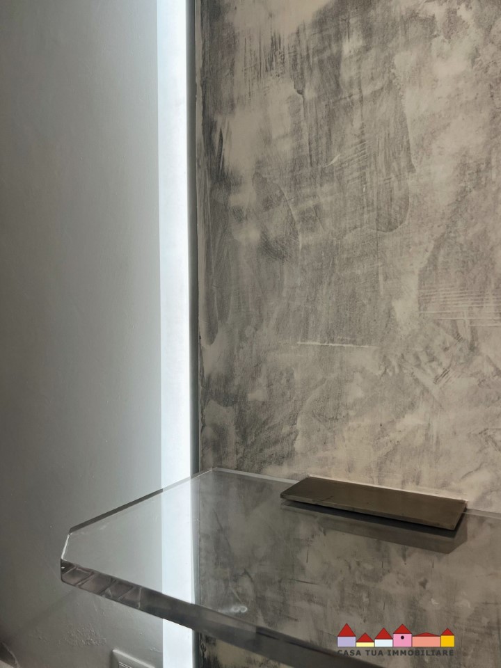 Immagine 7 di Negozio in affitto  a Carrara