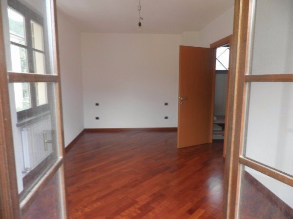 Immagine 5 di Villa in vendita  a Calci