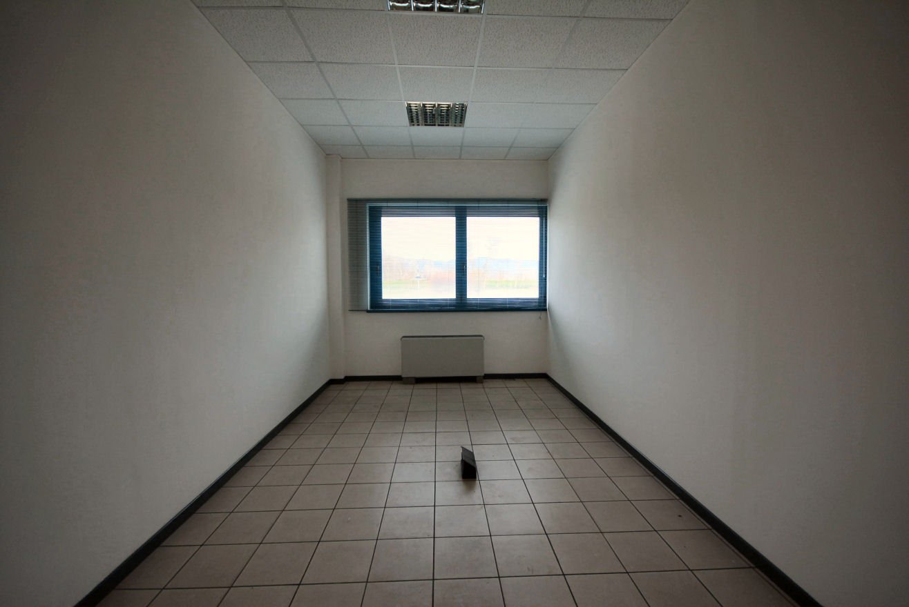 Immagine 7 di Ufficio in affitto  a Lucca