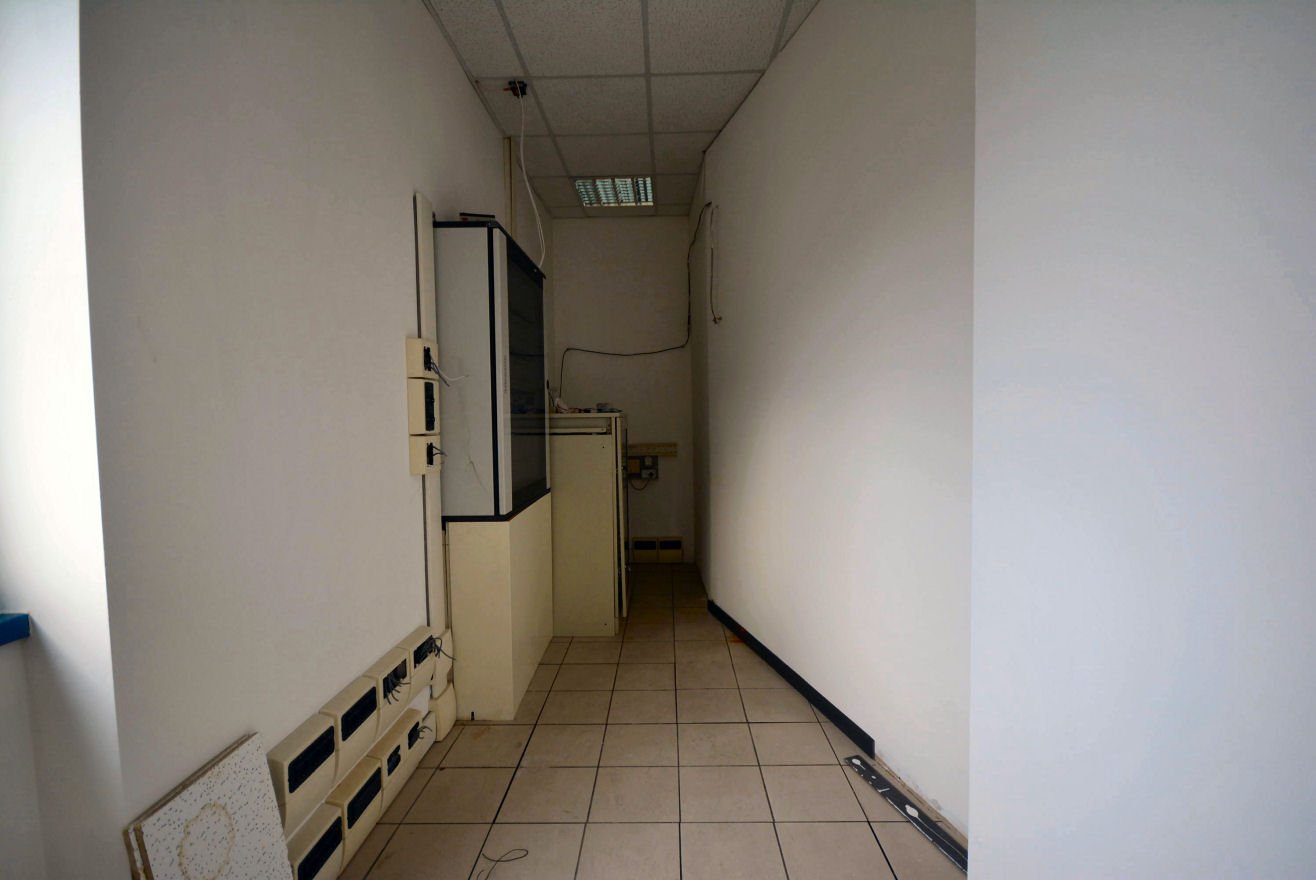 Immagine 10 di Ufficio in affitto  a Lucca