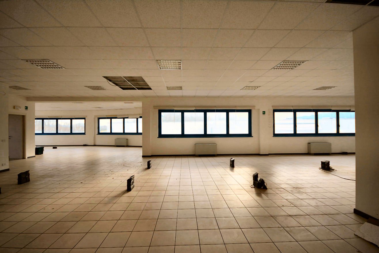 Immagine 2 di Ufficio in affitto  a Lucca