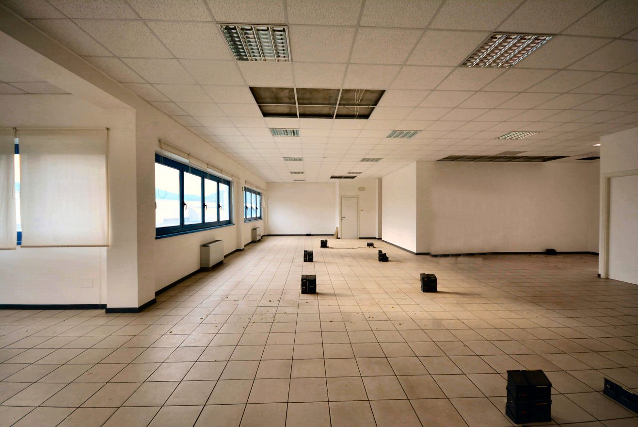 Immagine 3 di Ufficio in affitto  a Lucca