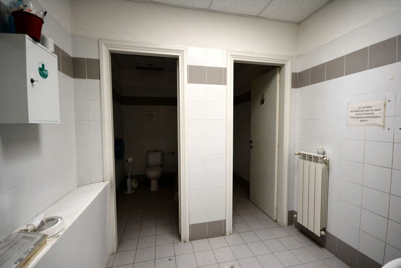 Immagine 9 di Ufficio in affitto  a Lucca