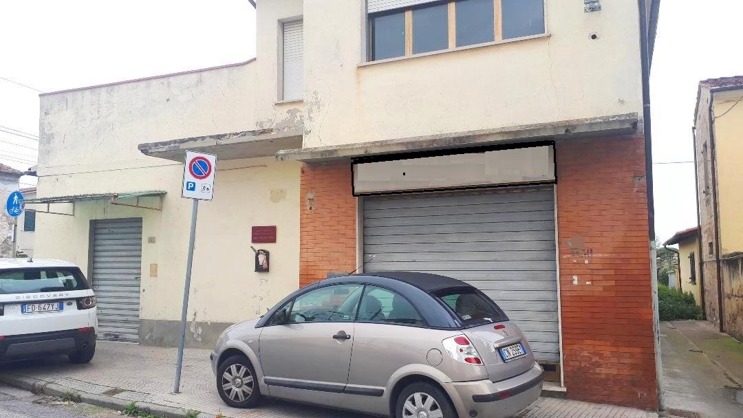 Immagine 7 di Negozio in affitto  a Cascina