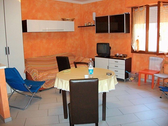 Immagine 2 di Appartamento in vendita  a Montignoso